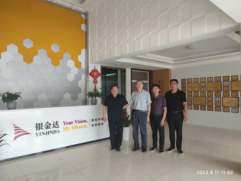 卫辉市总工会与作家协会到银金达联合采访劳模事迹