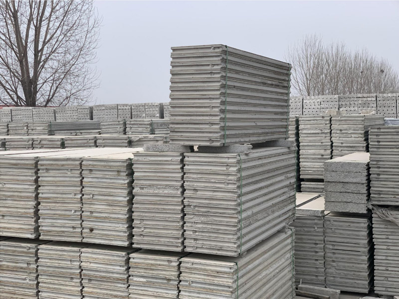 聊城硅酸鈣板聚苯顆粒復合夾芯墻板如何建造